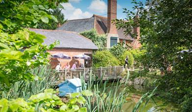 The outside of The Fountain Inn