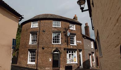 outside entrance to Lewes Arms