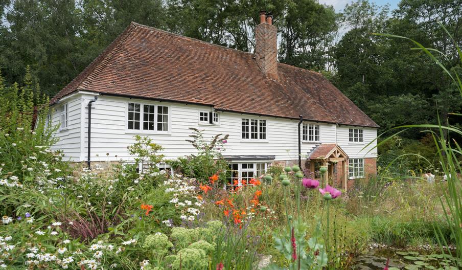 Ellenhall is a charming countryside retreat in the High Weald National Landscape.
