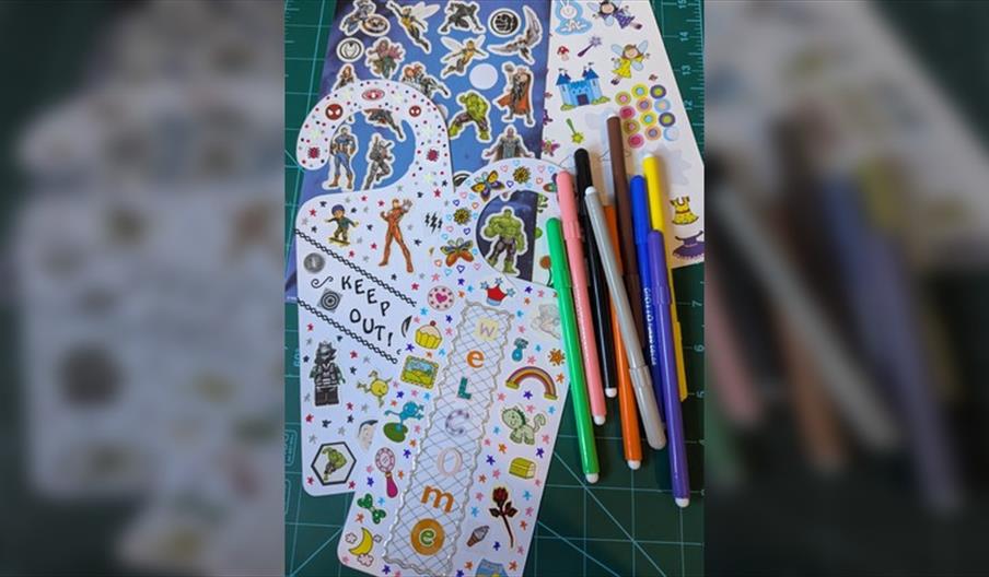 Holiday Thursday Make & Take - Decorate a Door Hanger