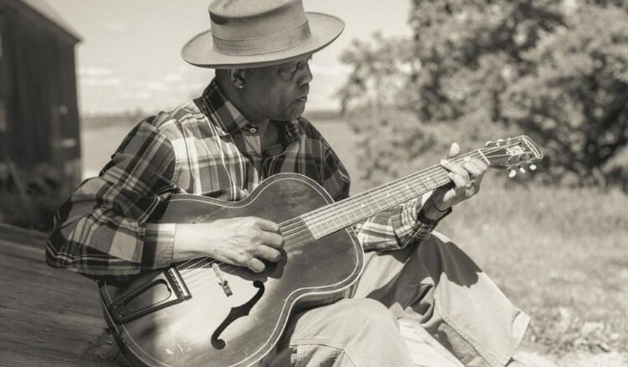 Eric Bibb