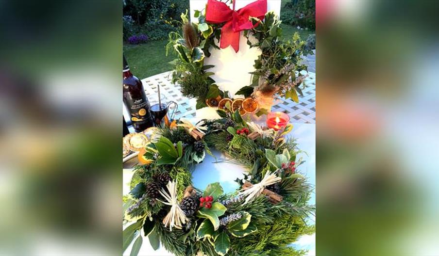 Nature's Christmas Wreath-Dressing Workshop