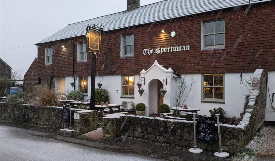 The Sportsman Inn Amberley Exterior Snow