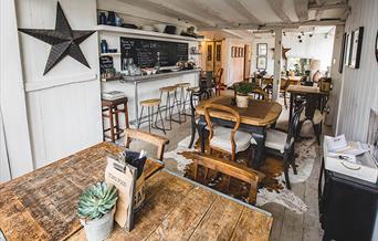 Scandinavian interior at Tom's Food