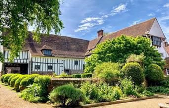 Anne of cleves house with garden in front